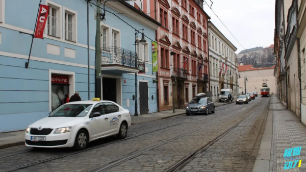 中汽協:今年國內汽車銷量或突破2600萬!汽車保有量接近3億 中汽協:今年國內汽車銷量或突破2600萬!汽車保有量接近3億