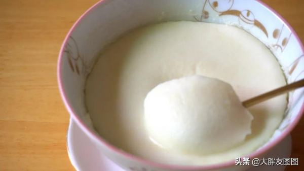 冬天最適合吃薑燉奶,一碗下肚全身都暖和了,滑溜溜,軟嫩嫩 冬天最適合吃薑燉奶,一碗下肚全身都暖和了,滑溜溜,軟嫩嫩