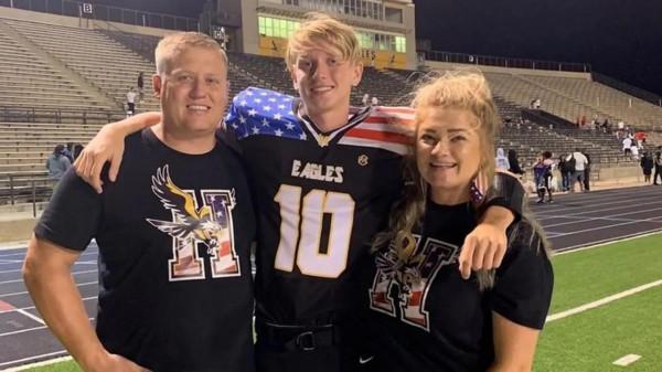 最是母愛無疆！媽媽儲存著孩子生前裝飾的聖誕樹