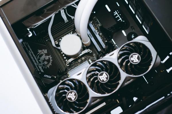 能壓住不關AVX512的i7 11700K!這款喬思伯水冷的秘訣是RGB水管? 能壓住不關AVX512的i7 11700K!這款喬思伯水冷的秘訣是RGB水管?