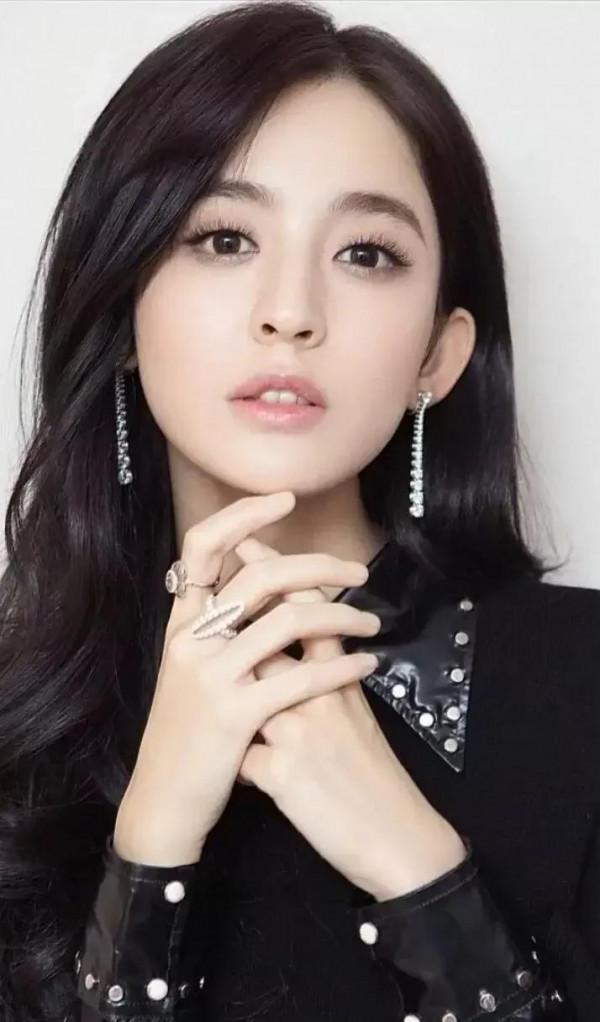 嫵媚動人的娜扎