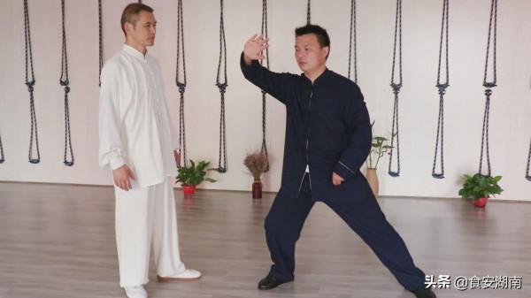 太極拳中的防守反攻——太極雲手，貼近實戰中是怎樣施展的？