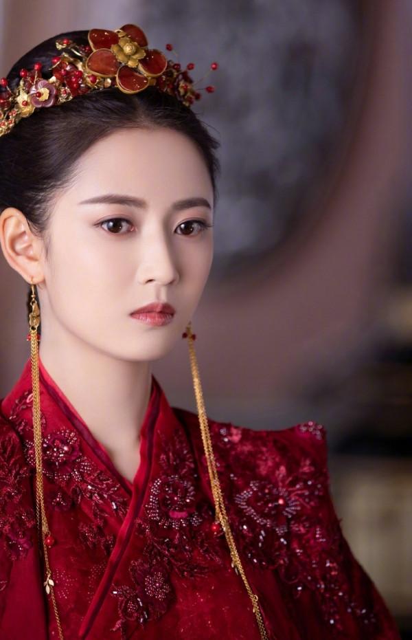 古裝劇中,這7位92年出生的女星,既是“白月光”也是“硃砂痣” 古裝劇中,這7位92年出生的女星,既是“白月光”也是“硃砂痣”