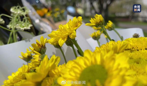 今天，袁隆平雕像前滿是鮮花