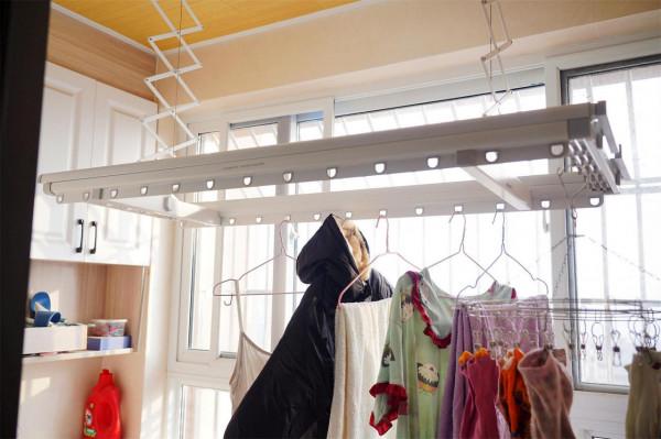 售價1699元，小米上線全新晾衣神器，帶加熱烘乾哦