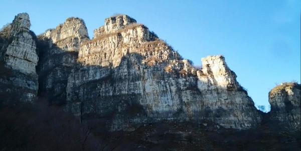 第一次感覺下山路望不到盡頭虐心的菩薩廟環穿 第一次感覺下山路望不到盡頭虐心的菩薩廟環穿