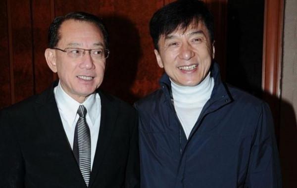 “人傻錢多”的成龍：被楊受成戲耍，請客花1600萬，包店只為報仇