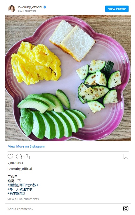 趙薇消失42天后，連續點贊林心如2條動態，疑似有了新舉動