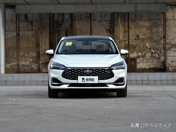 三廂版本合資家轎,低油耗底盤穩用料好,實拍福克斯 三廂版本合資家轎,低油耗底盤穩用料好,實拍福克斯