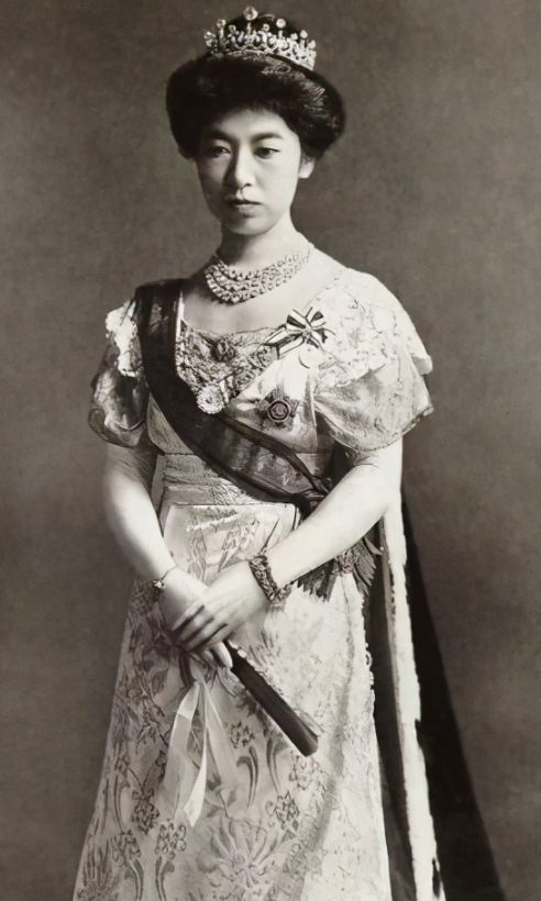 日本皇太后基因太強，後代全是眯眯眼，王妃再美都無法挽回低顏值