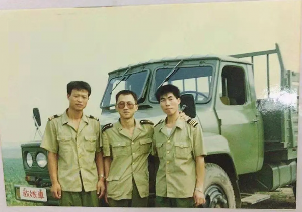 好樣的!他們像父輩那樣扛起了鋼槍 好樣的!他們像父輩那樣扛起了鋼槍