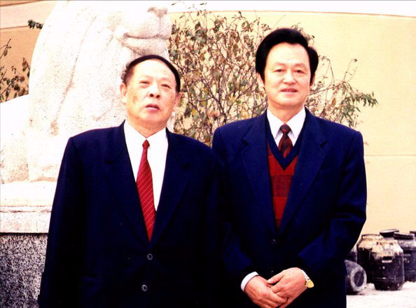 “001”導彈專家悼念毛主席,葬禮上身份曝光:毛主席的親侄子 “001”導彈專家悼念毛主席,葬禮上身份曝光:毛主席的親侄子