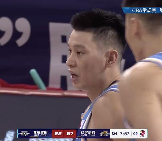 爭議！莫蘭特封蓋撞翻書豪，被吹犯規後不滿判罰兩人場上直接交流