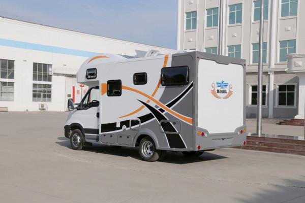 新穎佈局,睡臥、會客自由轉換的C型房車,新飛歐勝依維柯 新穎佈局,睡臥、會客自由轉換的C型房車,新飛歐勝依維柯