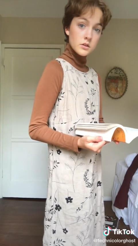 外國妹子紛紛模仿起梅格瑞恩的秋季穿搭，摩登雅痞風舒適又實用