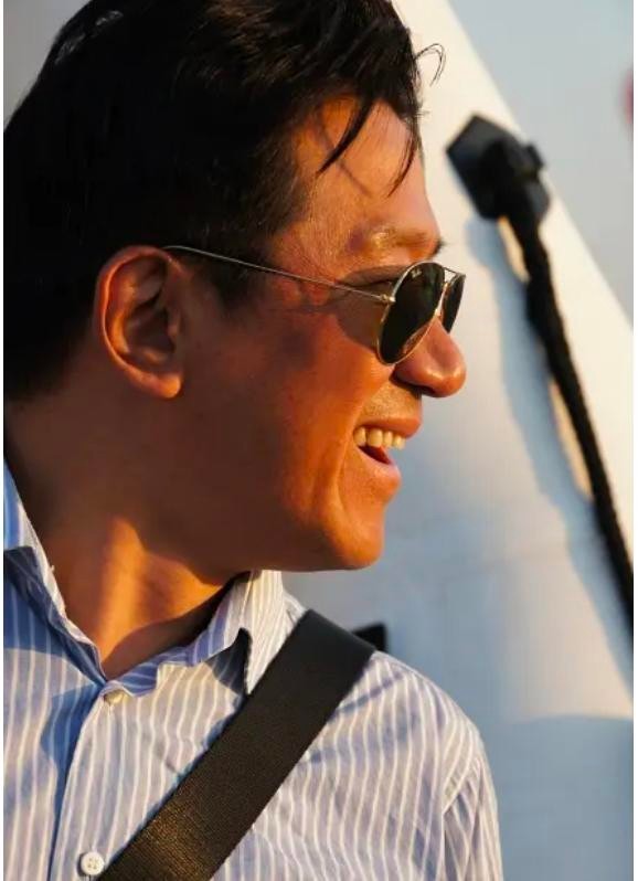 娶了初戀，幾十年無緋聞的6位男星，真的很不容易