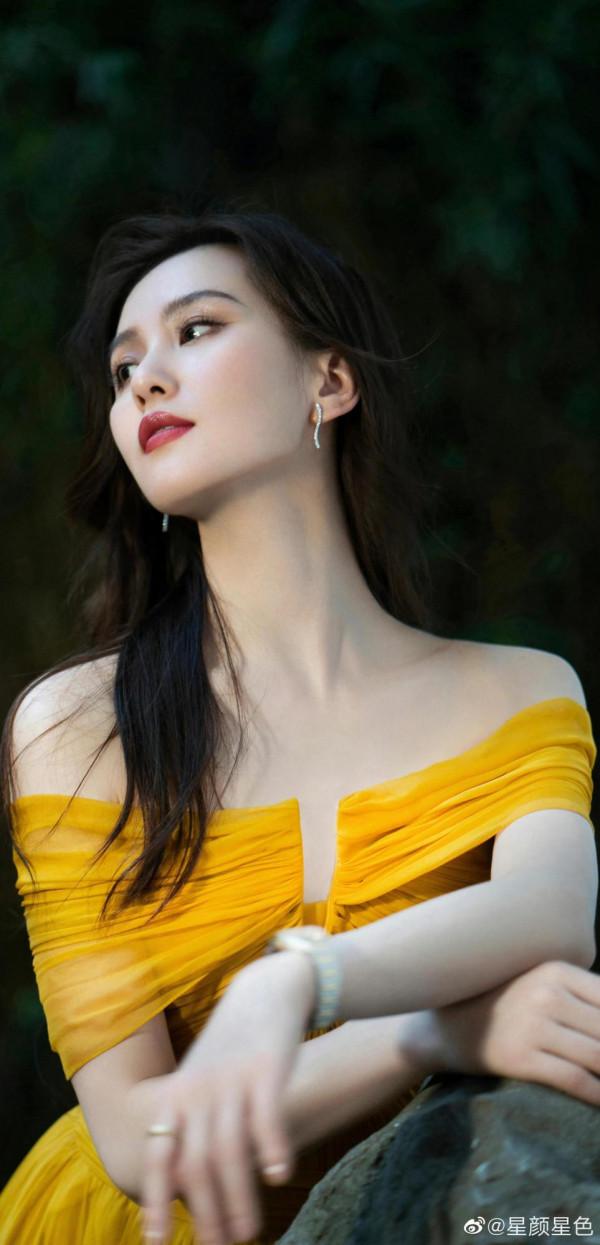 劉詩詩 黃色長裙波浪發(高畫質組圖)知性優雅 劉詩詩 黃色長裙波浪發(高畫質組圖)知性優雅