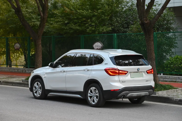 插混寶馬X1：110km續航升級，通勤成本堪比電車