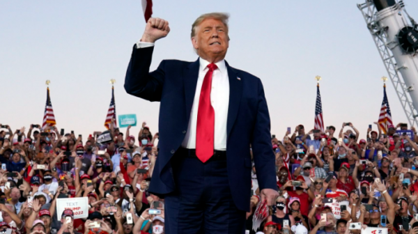 又來刷存在感，特朗普信口開河，宣稱中俄拆解美遺棄直升機