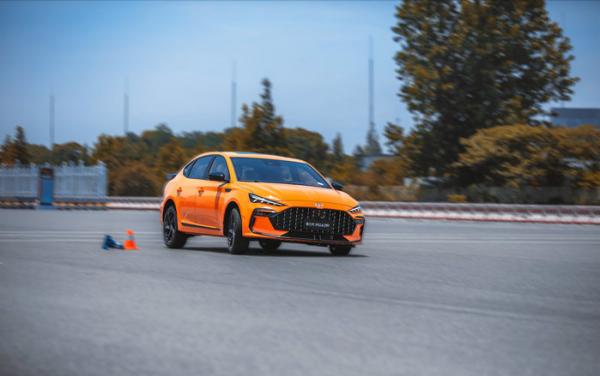 名爵6 PRO場地試駕:一門心思就是“搞”運動 名爵6 PRO場地試駕:一門心思就是“搞”運動