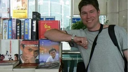 馬雲見了喊“爸爸”,簽證被拒七次要見的人,肯莫利對他有何幫助 馬雲見了喊“爸爸”,簽證被拒七次要見的人,肯莫利對他有何幫助