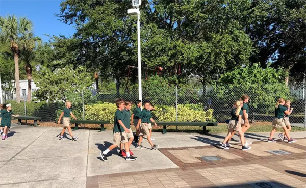 3萬“小”留學生的家庭困局:花費千萬骨肉分離,一切都值得嗎? 3萬“小”留學生的家庭困局:花費千萬骨肉分離,一切都值得嗎?