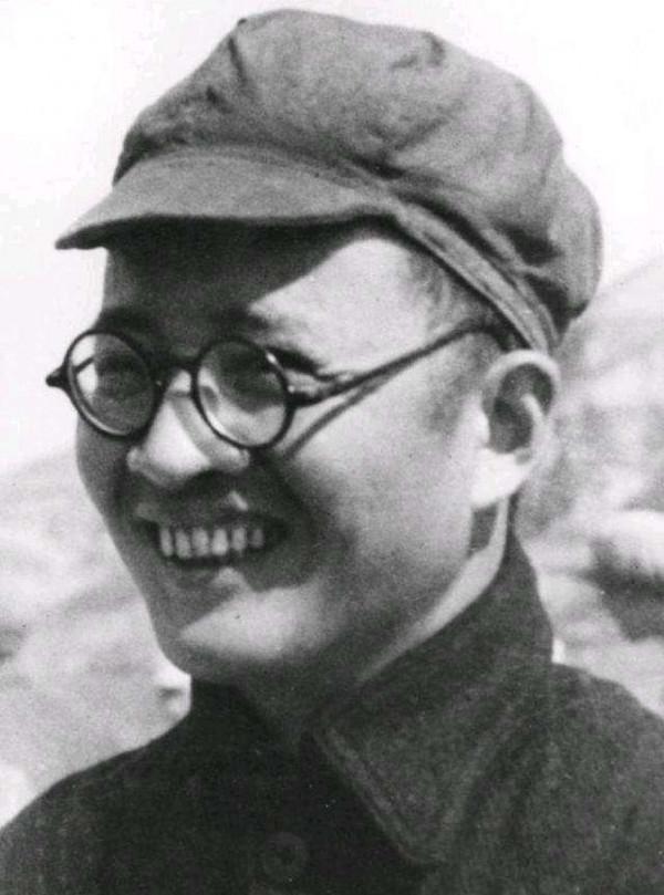 軍統特務在一架美國飛機羅盤反面放磁鐵，飛機撞山，博古等人罹難