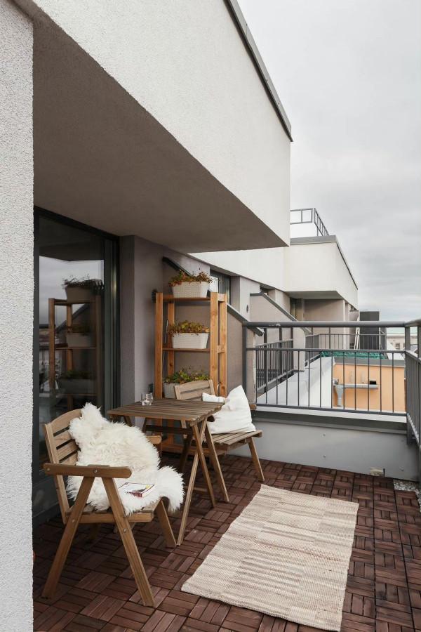 新婚夫妻84㎡的家，空間色彩各不同新潮又有高階感，18㎡露臺超爽