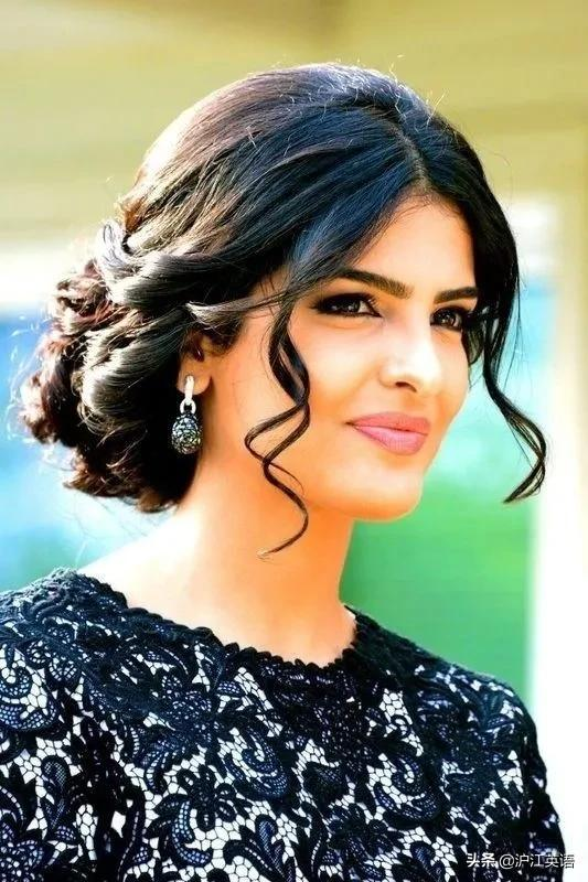 18歲與王子一見鍾情,美到國家為她改法律? 18歲與王子一見鍾情,美到國家為她改法律?