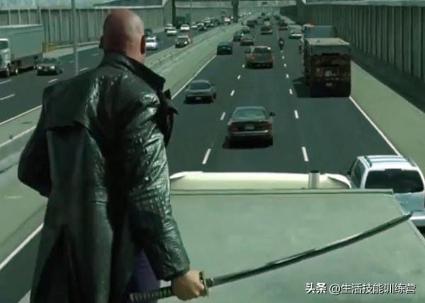 50個在電影中很常見但在現實生活中不可能出現的情節