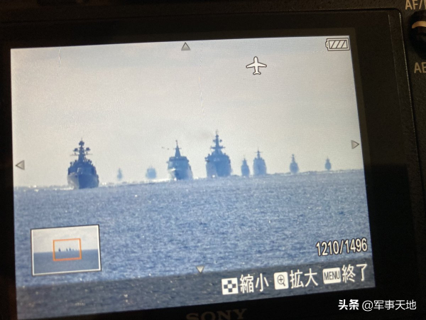 中俄聯合艦隊列陣橫穿海峽，055大驅撐起門面，日本人感到壓迫感