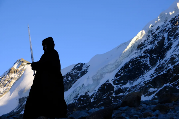 在新專輯預熱了兩年以後，Capper決定對整個說唱圈實施降維打擊