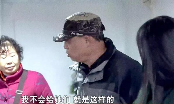 親情:五姊妹為奪房產,搭建木棚守住老房,逼迫老四交出遺囑 親情:五姊妹為奪房產,搭建木棚守住老房,逼迫老四交出遺囑