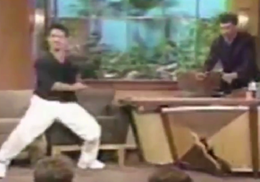 4位明星被採訪發飆:李連杰當場踹翻桌子,周星馳反應最解氣 4位明星被採訪發飆:李連杰當場踹翻桌子,周星馳反應最解氣