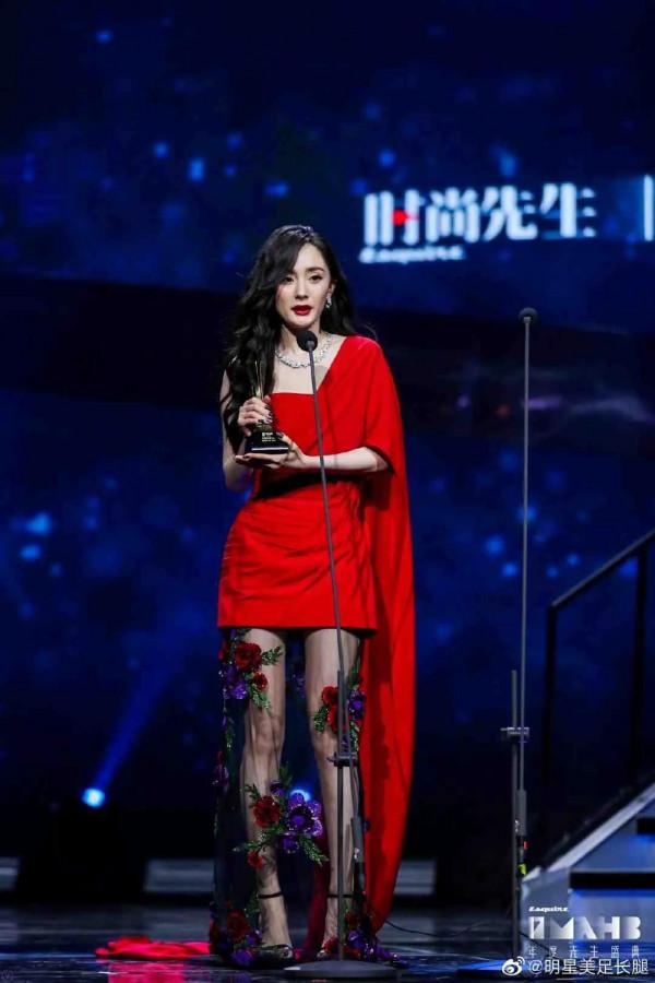 楊冪參加活動圖 楊冪參加活動圖