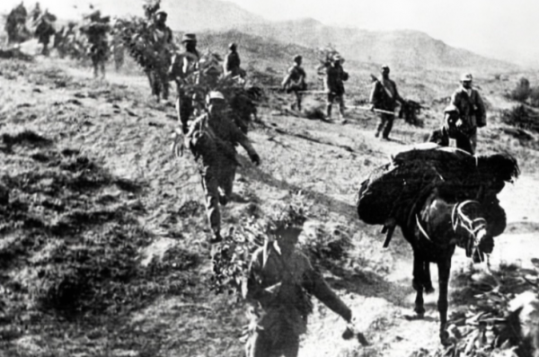 華野秘密行軍3日,突遭國軍轟炸,粟裕:那個排長有問題,抓住他 華野秘密行軍3日,突遭國軍轟炸,粟裕:那個排長有問題,抓住他