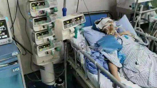 2009年丈夫拔管殺妻說是愛，卻和女同事密切聯絡，岳母：賠一千萬