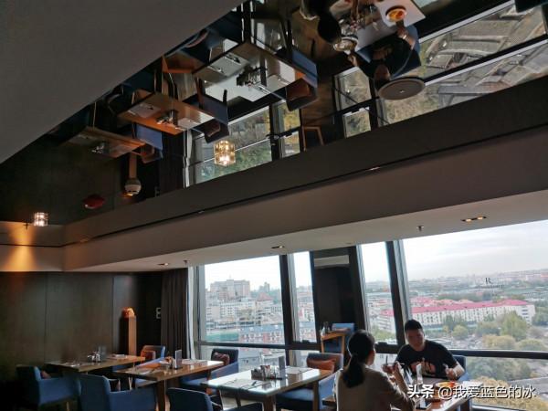 邊欣賞故宮景色邊吃早餐