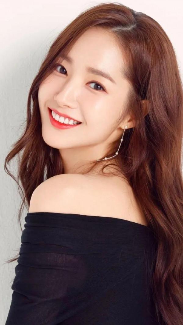 景甜美不美？如果和韓國女神樸敏英在一起你覺得誰漂亮？