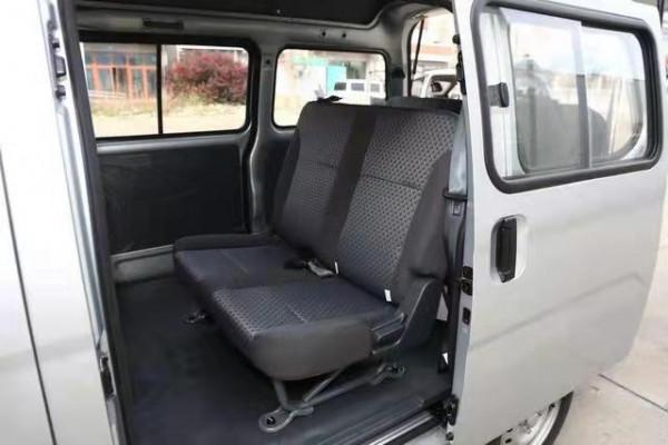 詳解五菱之光，配1.2L動力，價格親民，空間還可以