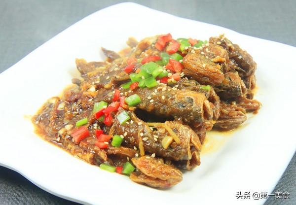 焦燒小黃魚,先炸再煨更入味,魚肉香酥味道鮮,連魚骨都能嚼著吃 焦燒小黃魚,先炸再煨更入味,魚肉香酥味道鮮,連魚骨都能嚼著吃