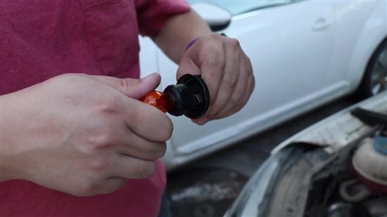 質用車：自己動手更換轉向燈 只需7塊錢