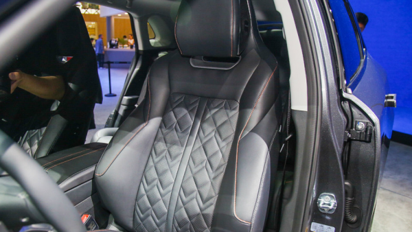 留給特斯拉的時間不多了，長安混動車型來襲，底盤讓人又愛又恨？