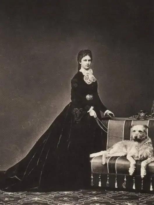 茜茜公主:婚姻不幸,婆婆苛待,女兒早夭,兒子殉情,61歲被刺殺 茜茜公主:婚姻不幸,婆婆苛待,女兒早夭,兒子殉情,61歲被刺殺