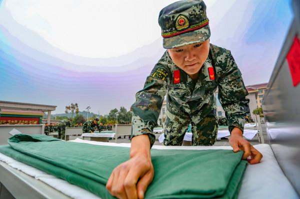 “豆腐”好剛——看武警兵哥“被子王”爭霸賽大角逐 “豆腐”好剛——看武警兵哥“被子王”爭霸賽大角逐