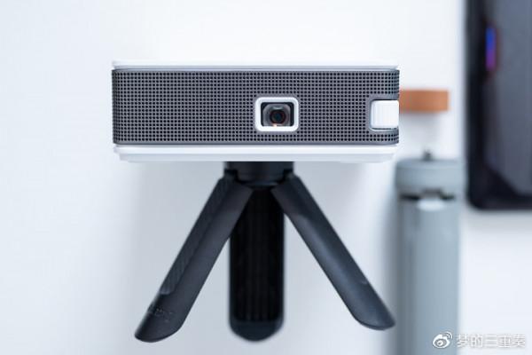 能裝進揹包的“家庭影院”，宏碁 PV11a 掌上投影儀分享體驗