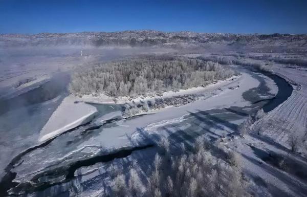 新疆霧凇,這才是完美冬天的開啟方式,真正的冰雪王國... 新疆霧凇,這才是完美冬天的開啟方式,真正的冰雪王國...