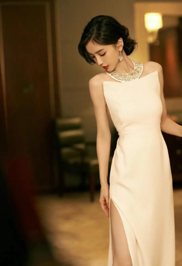 紅毯殺手，Angela baby白色禮服，要封神了