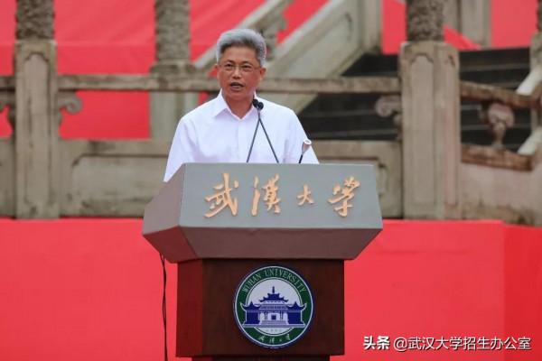 他是我國99A坦克總設計師，湖北出生，985博士畢業，當選中科院院士！