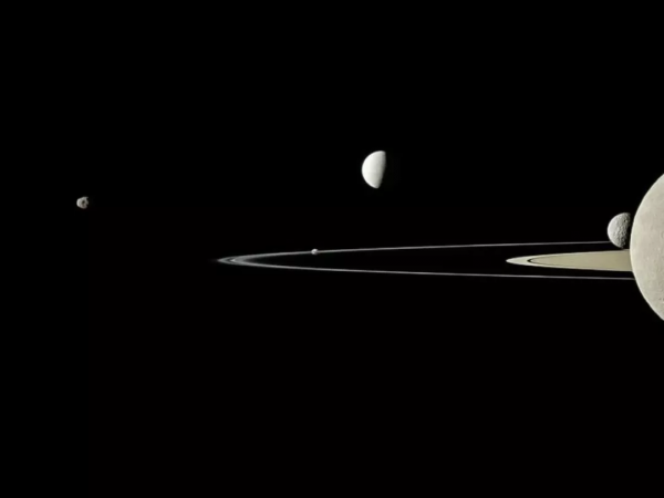 我們看到的太陽,是 8 分鐘以前的光。 這些宇宙圖很帥系列之二 我們看到的太陽,是 8 分鐘以前的光。 這些宇宙圖很帥系列之二